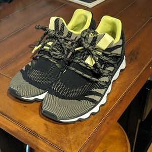 Sorel kinetic lace sneaker tennis shoes